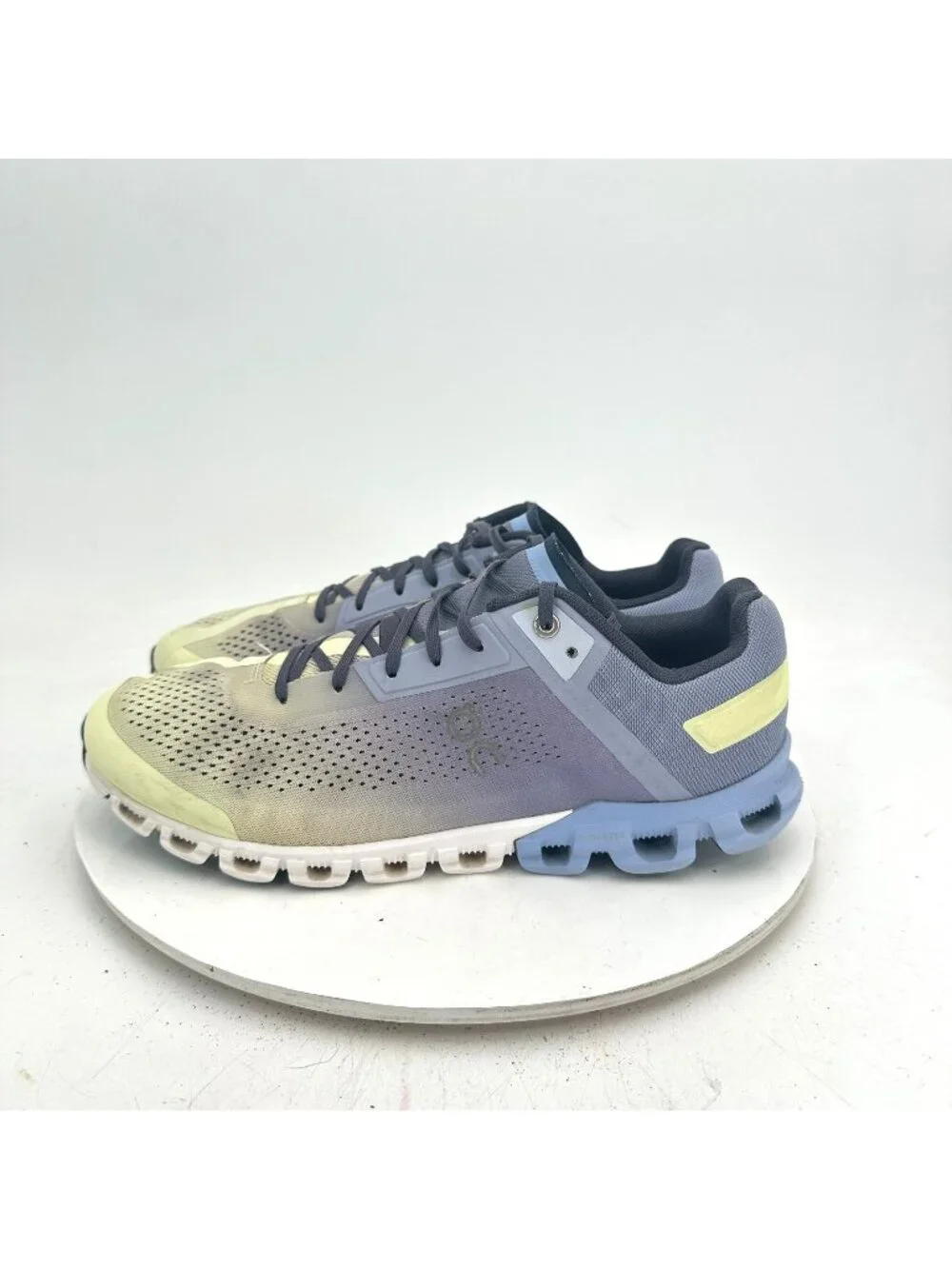 On Cloudflow Swiss Engineering Women Sz 11 35.98207 Nimbus Seedling Running Shoe